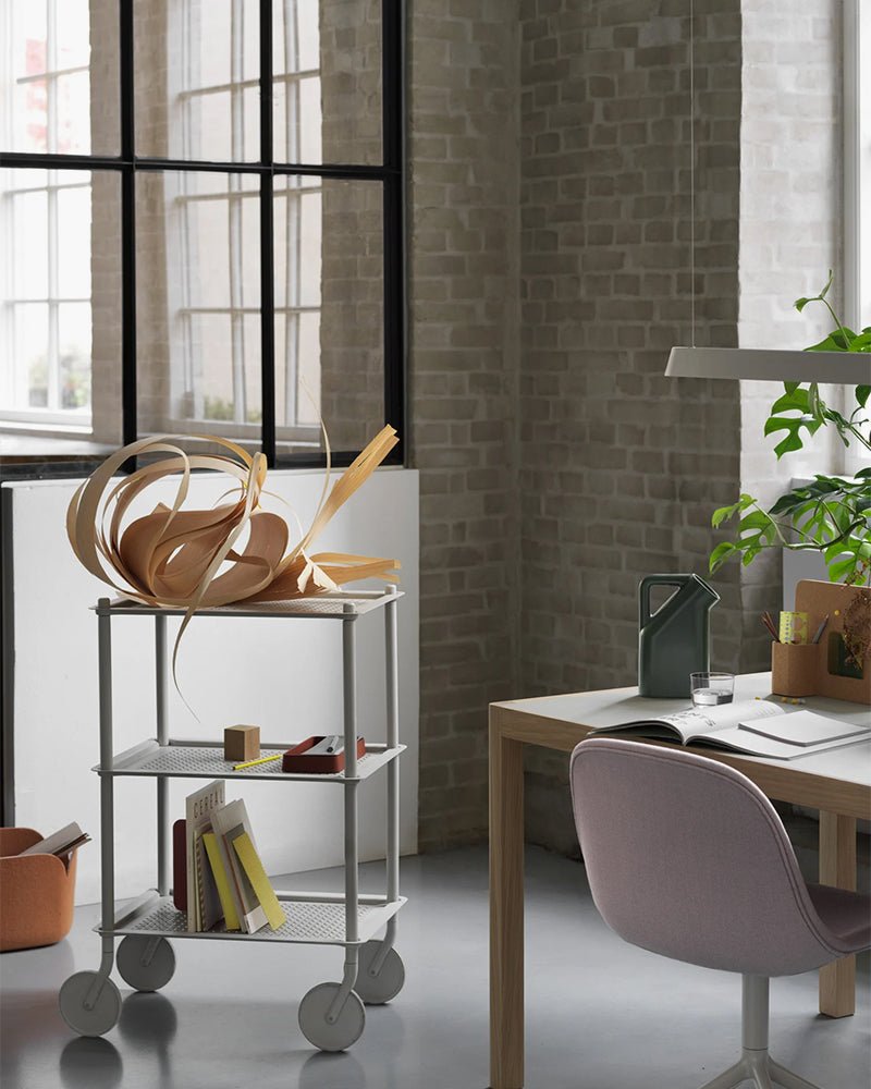 Flow stor- Lysegråt rullebord- Perforeret metal fra Muuto, rullebord med 3 åbne hylder